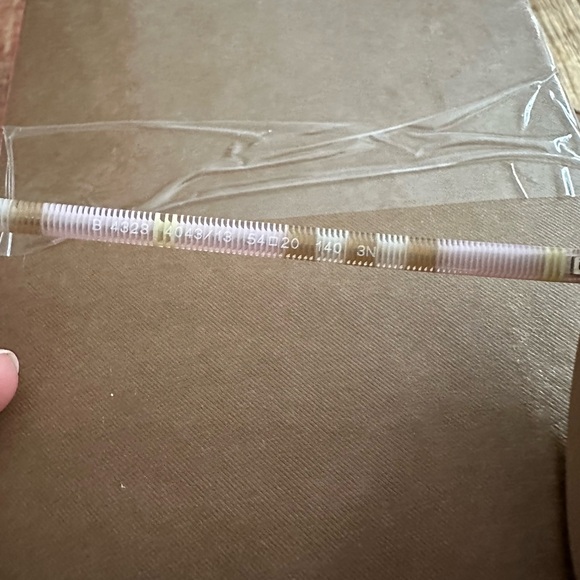 Burberry Carroll tan sunglasses - Picture 6 of 8